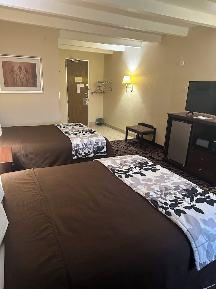 غرفة قياسية بسريرين كوين، Rodeway Inn Zanesville OH 3/7
