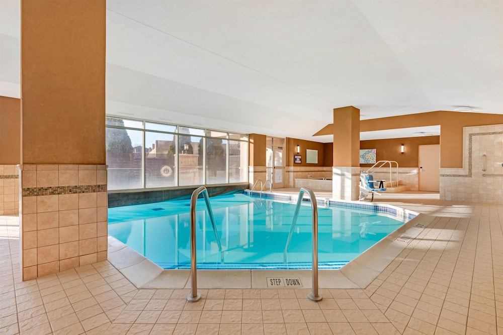 Drury Inn & Suites St Louis Brentwood 25/50