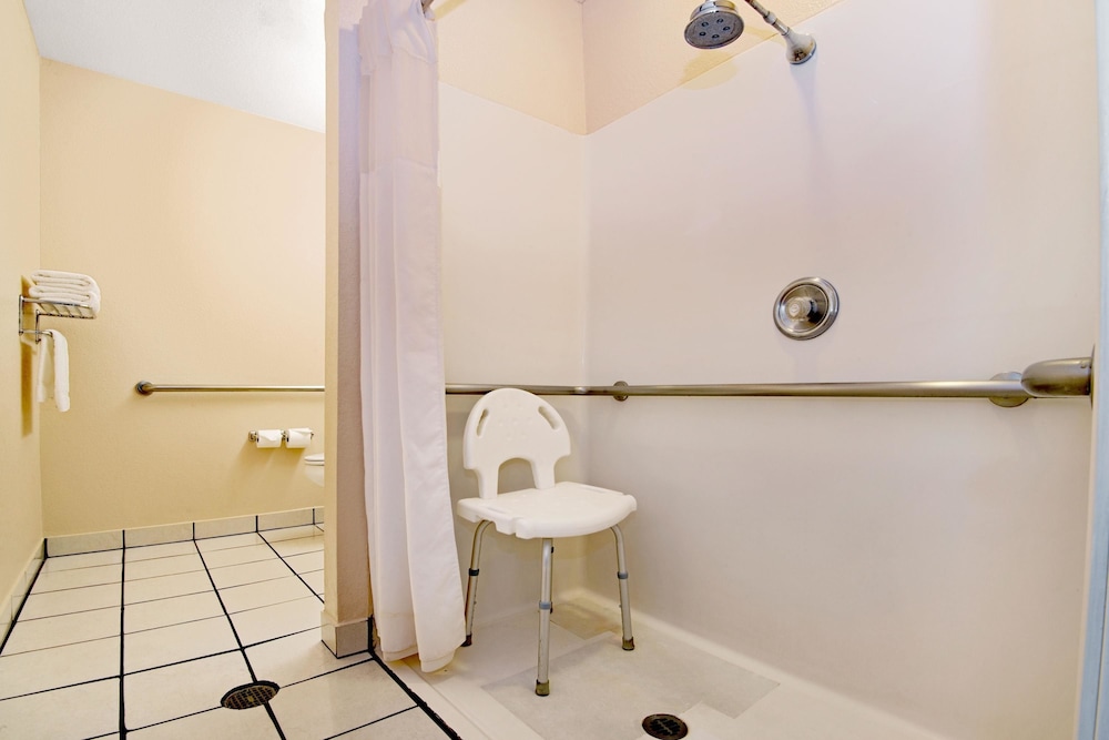 Microtel Inn and Suites by Wyndham Albuquerque W 11/26