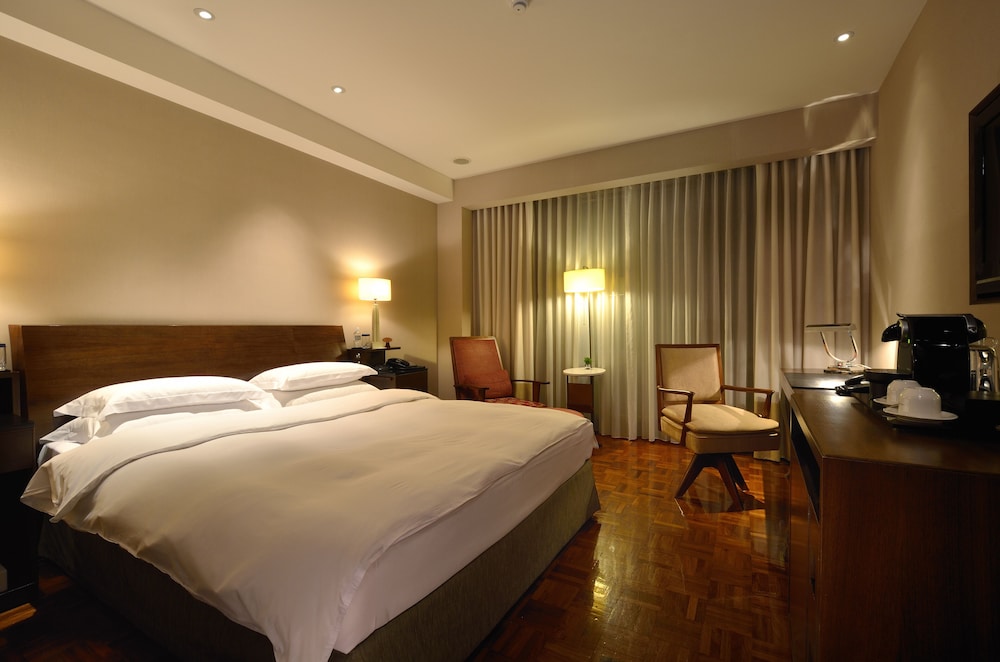 SUPERIOR, QUEEN BED