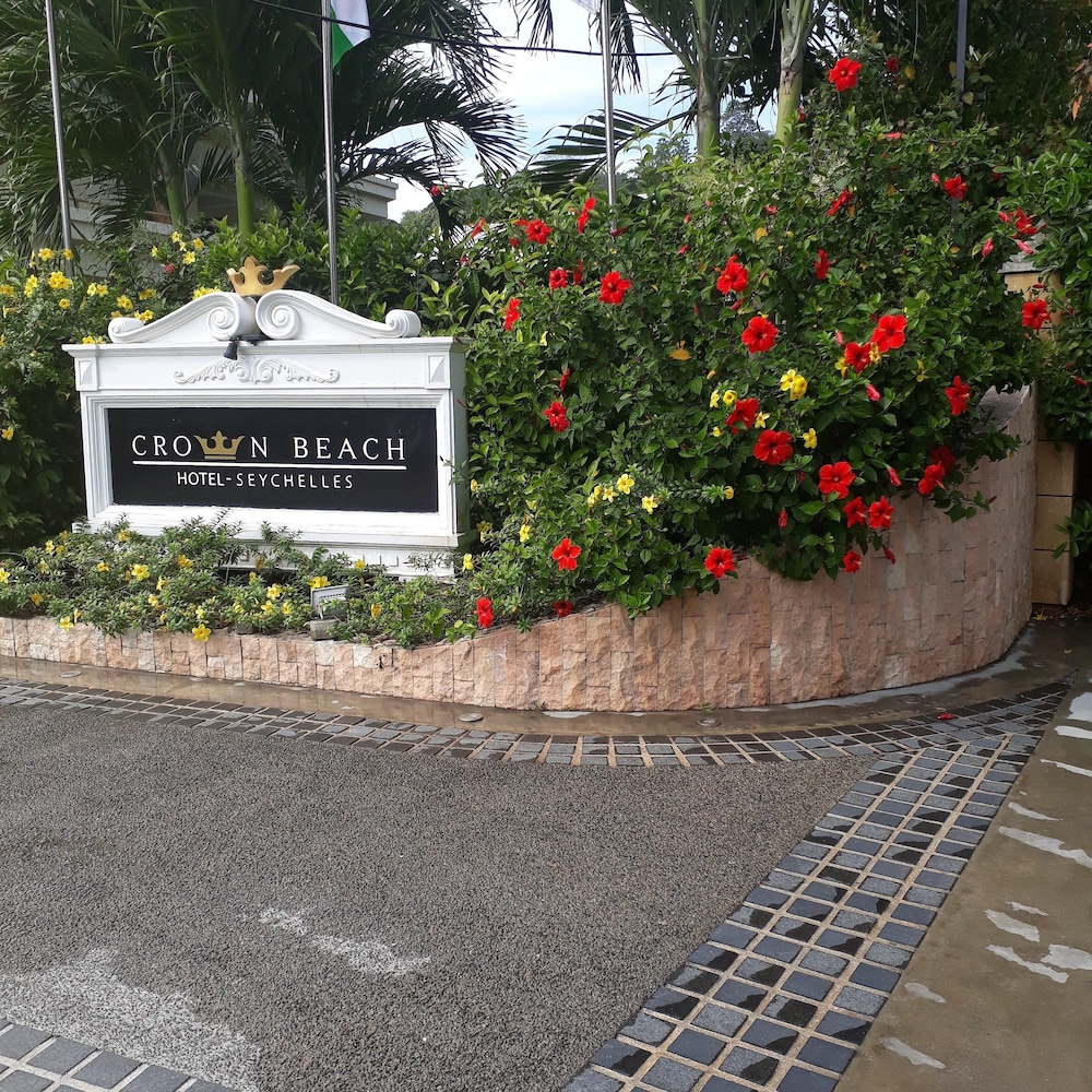 CROWN BEACH HOTEL 36/50