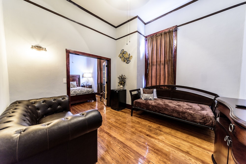 Hotel Defuniak 20/36