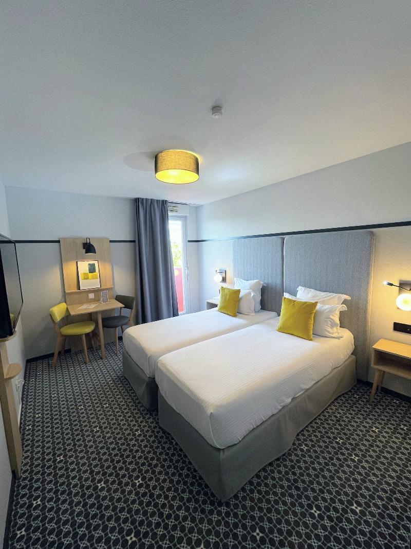 2 Bedrooms, Suite, Apartment