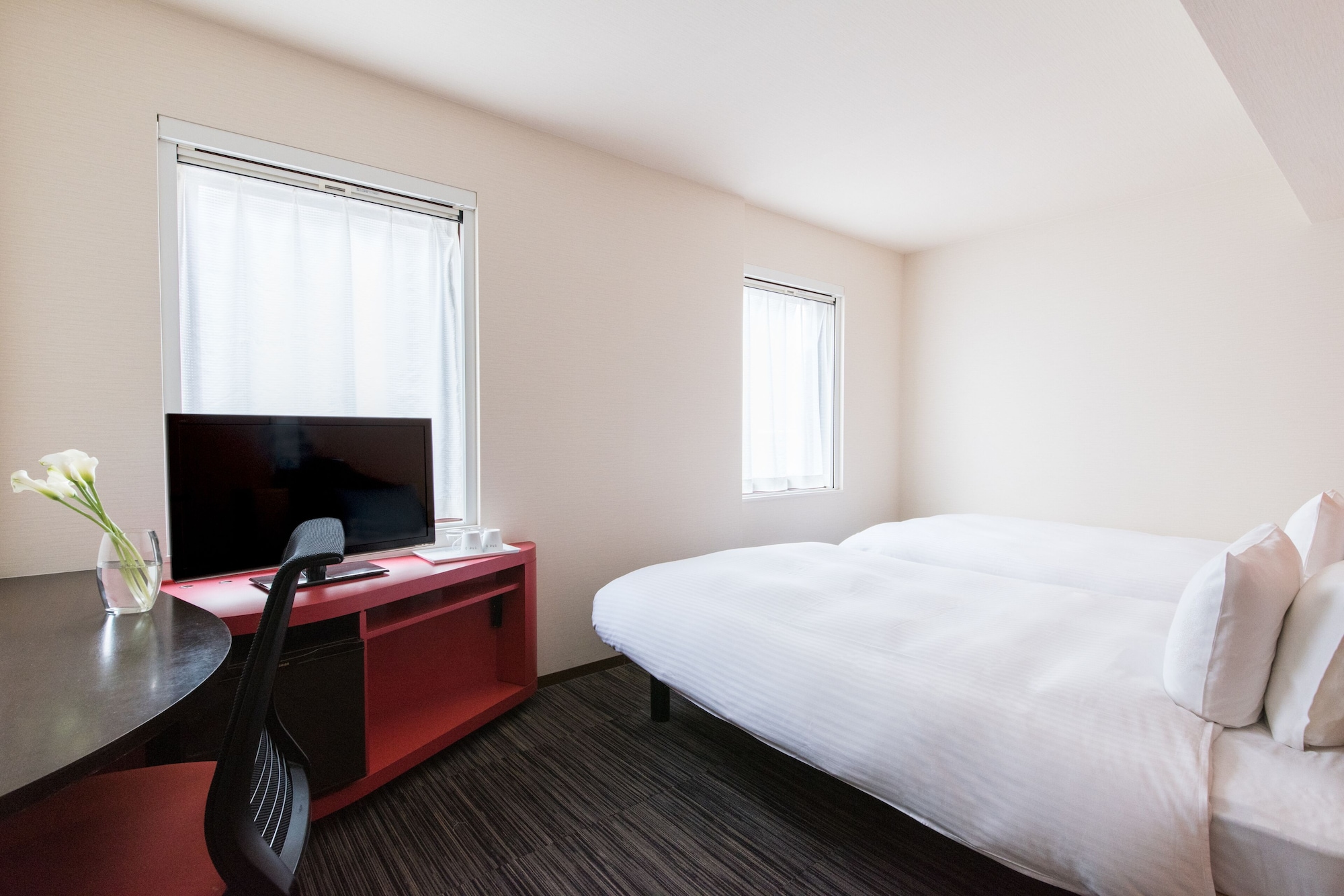 Superior Twin Room Non Smoking Shower Booth