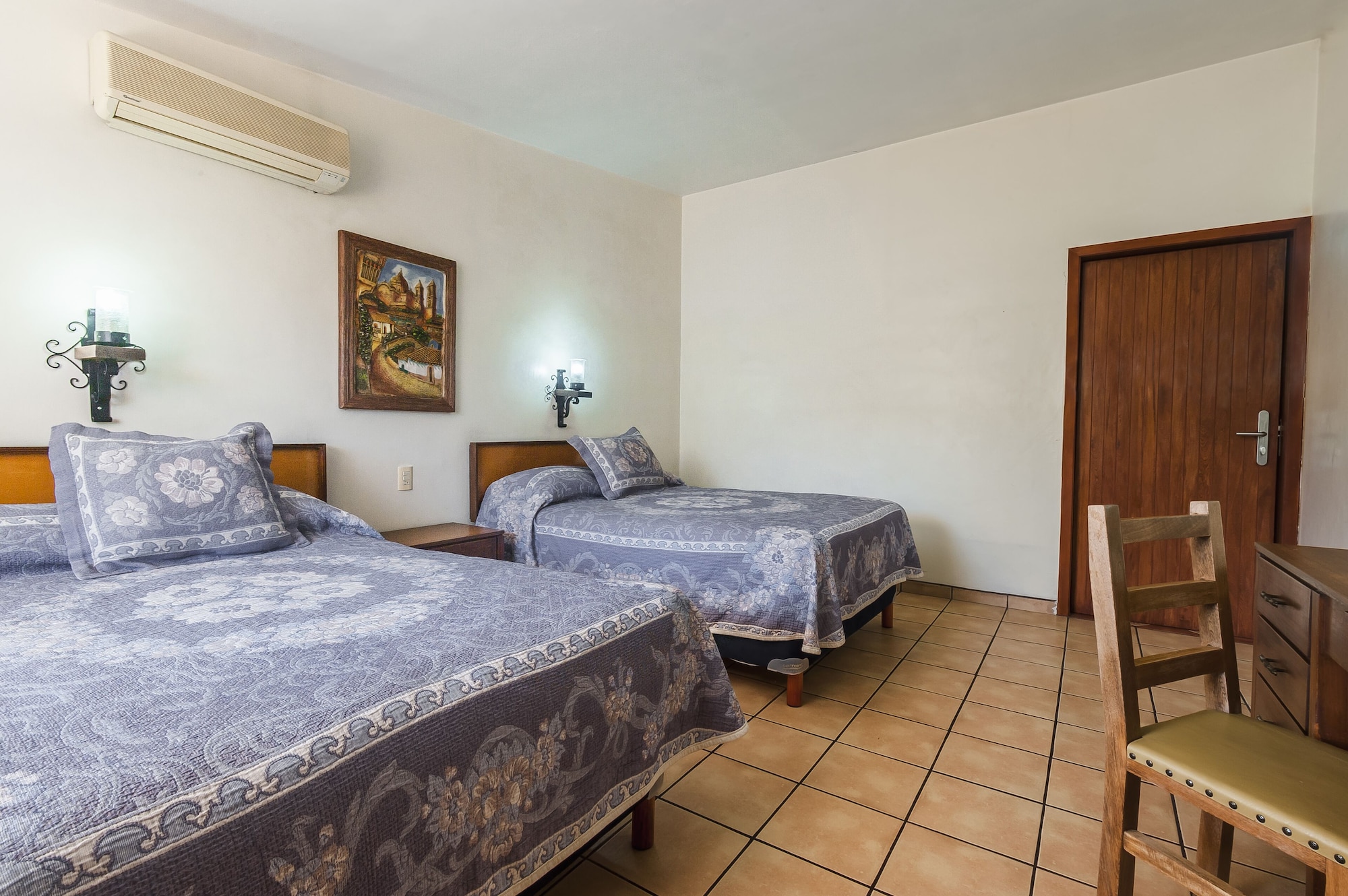 STANDARD, 2 DOUBLE BEDS