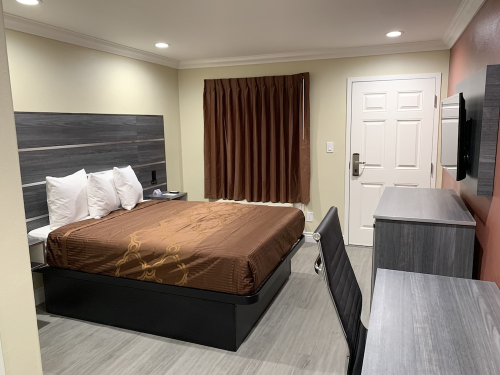 Pacific Inn Anaheim 6/24