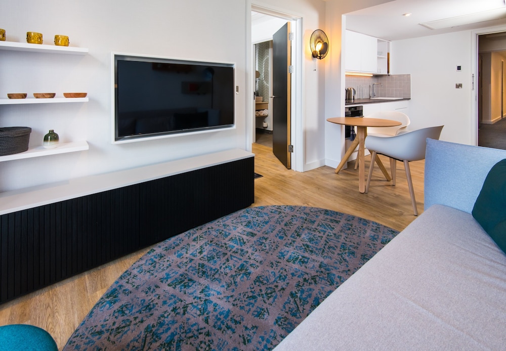 STAYBRIDGE SUITES CARDIFF 16/66