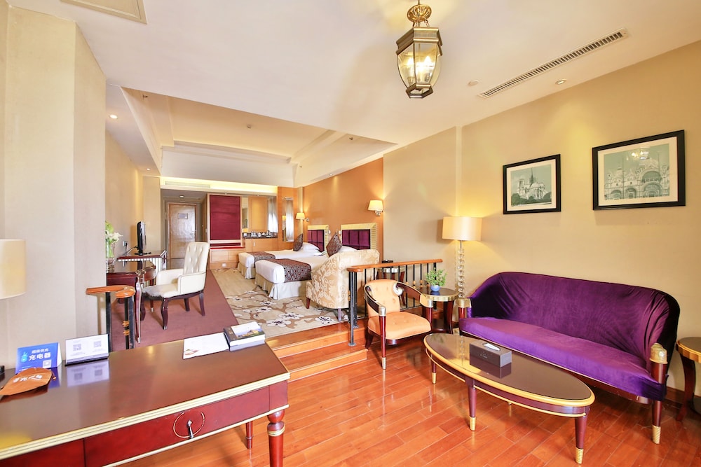 Xinhui Country Garden Phoenix Hotel 30/50