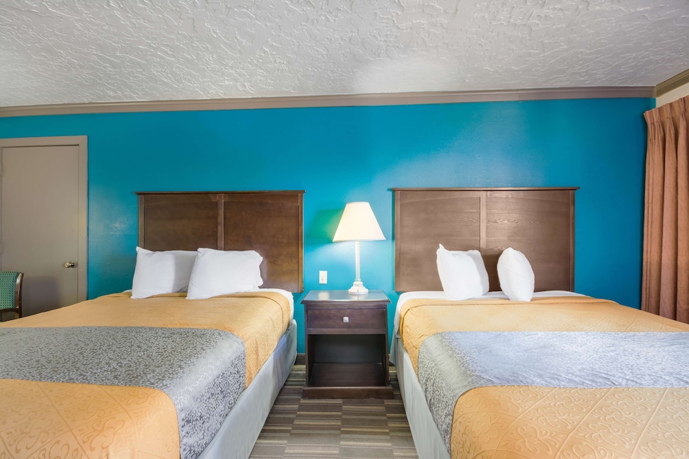 Econo Lodge Inn and Suites Oklahoma City 18/31