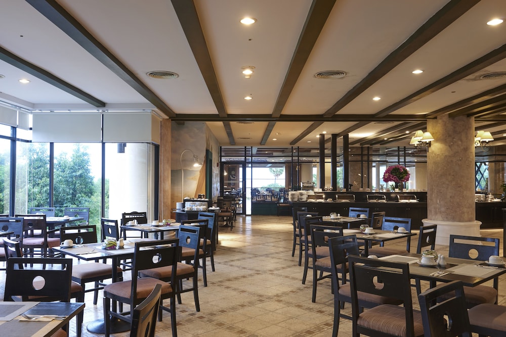 Long Beach Garden Hotel Pavilions 34/50