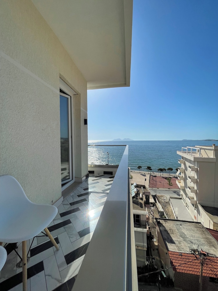ADEA HOTEL 38/58