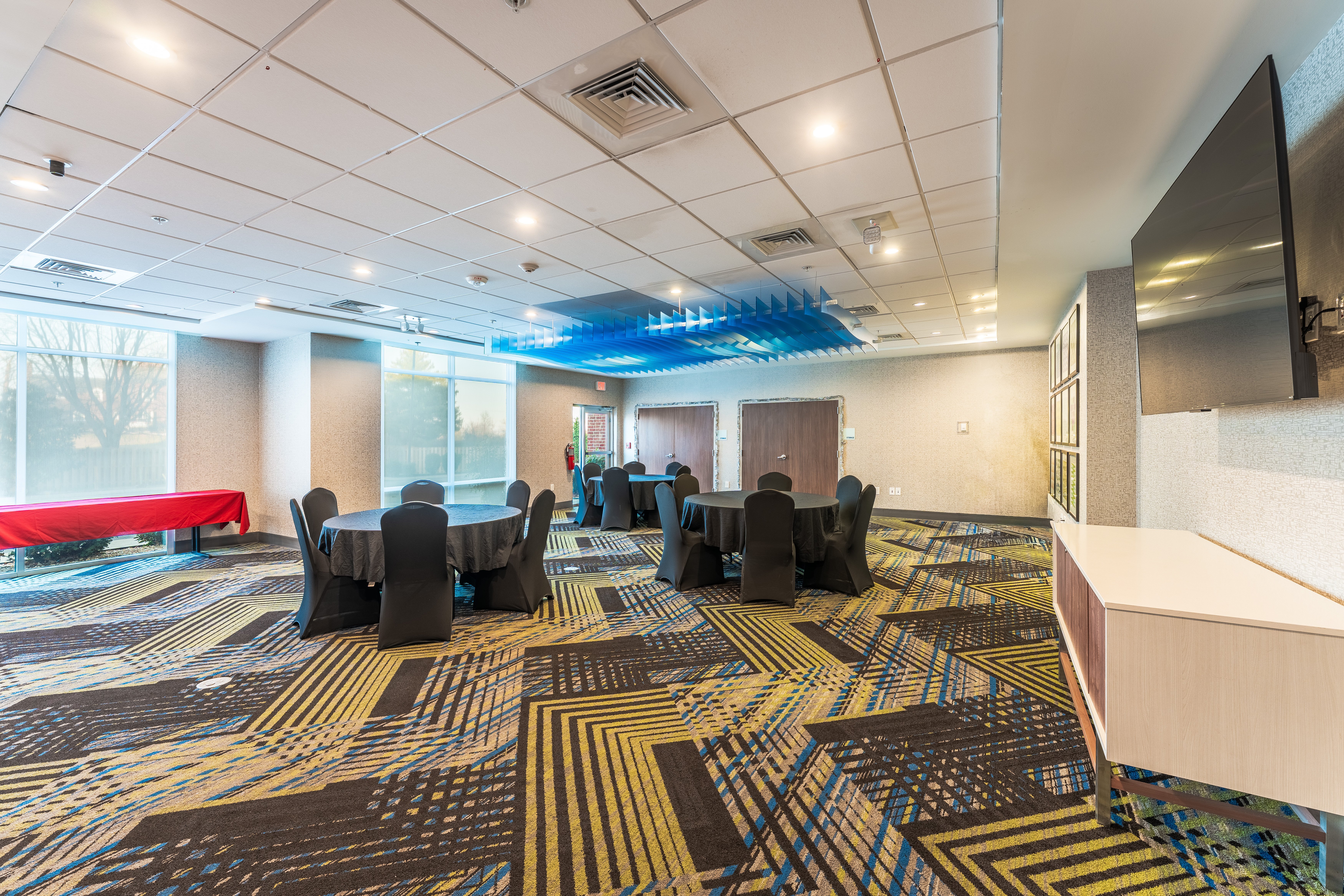 Holiday Inn Express Suites Nashville North Springfield 53/77