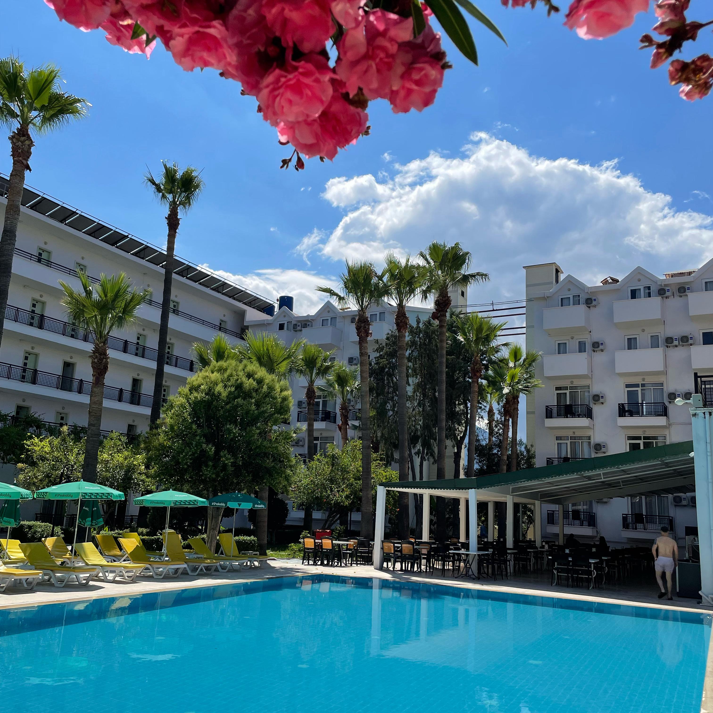 Malibu Resort Hotel 46/50