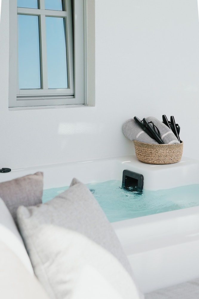 Mr & Mrs White Paros Suites & More 14/36