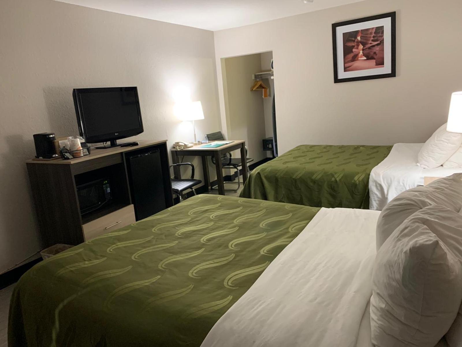ROOM, 2 QUEEN BEDS, SMOKING