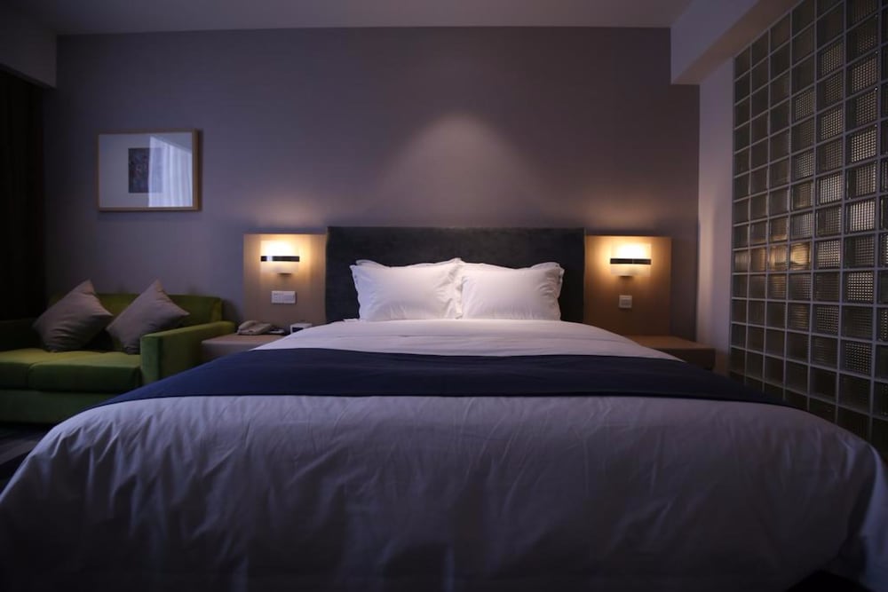 HOLIDAY INN EXPRESS JINAN HIGH-TECH ZONE 25/56