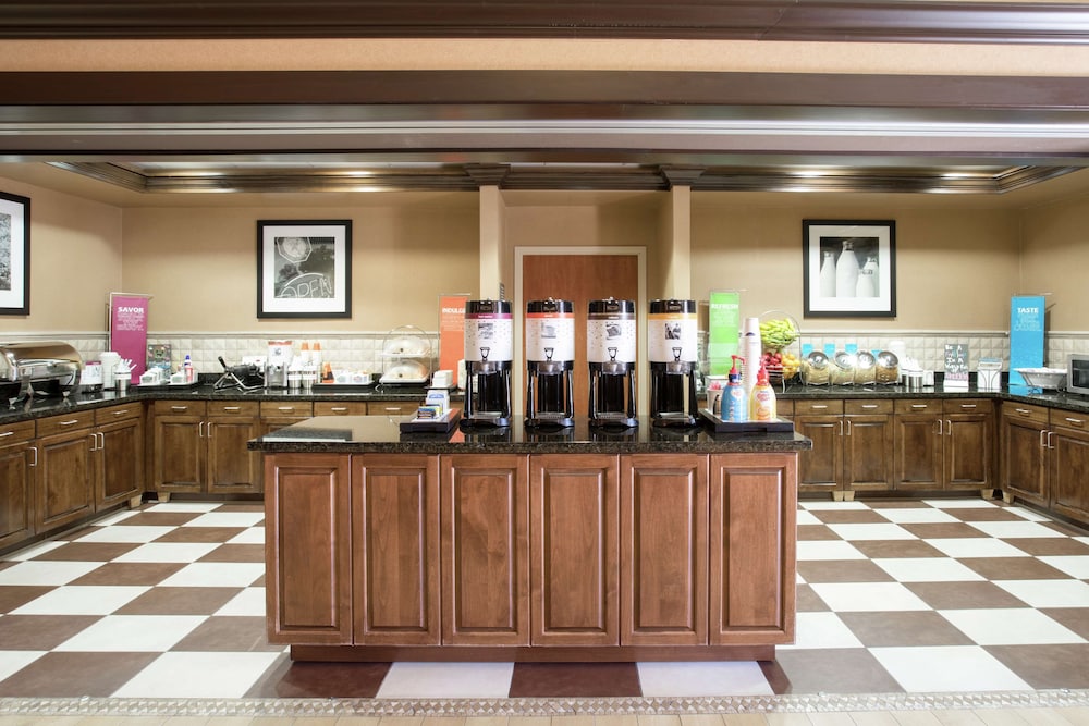 Hampton Inn Suites Yuba City 16/44