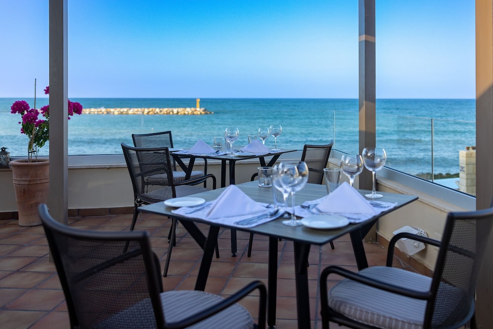 GRAND BAY BEACH RESORT KOLYMBARI 52/72