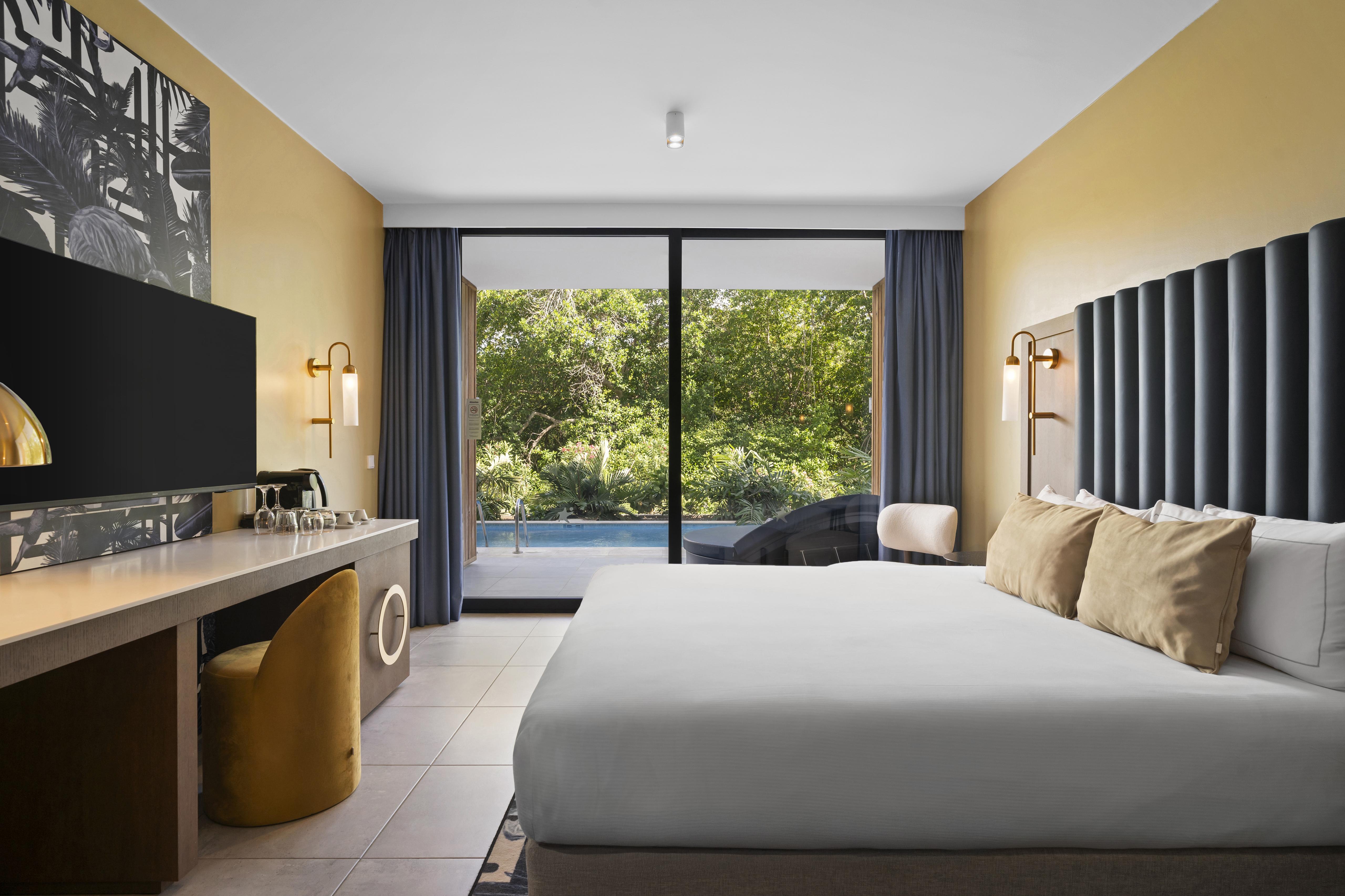 Deluxe, King Bed, Adult Only, Swim Up Poolterrace