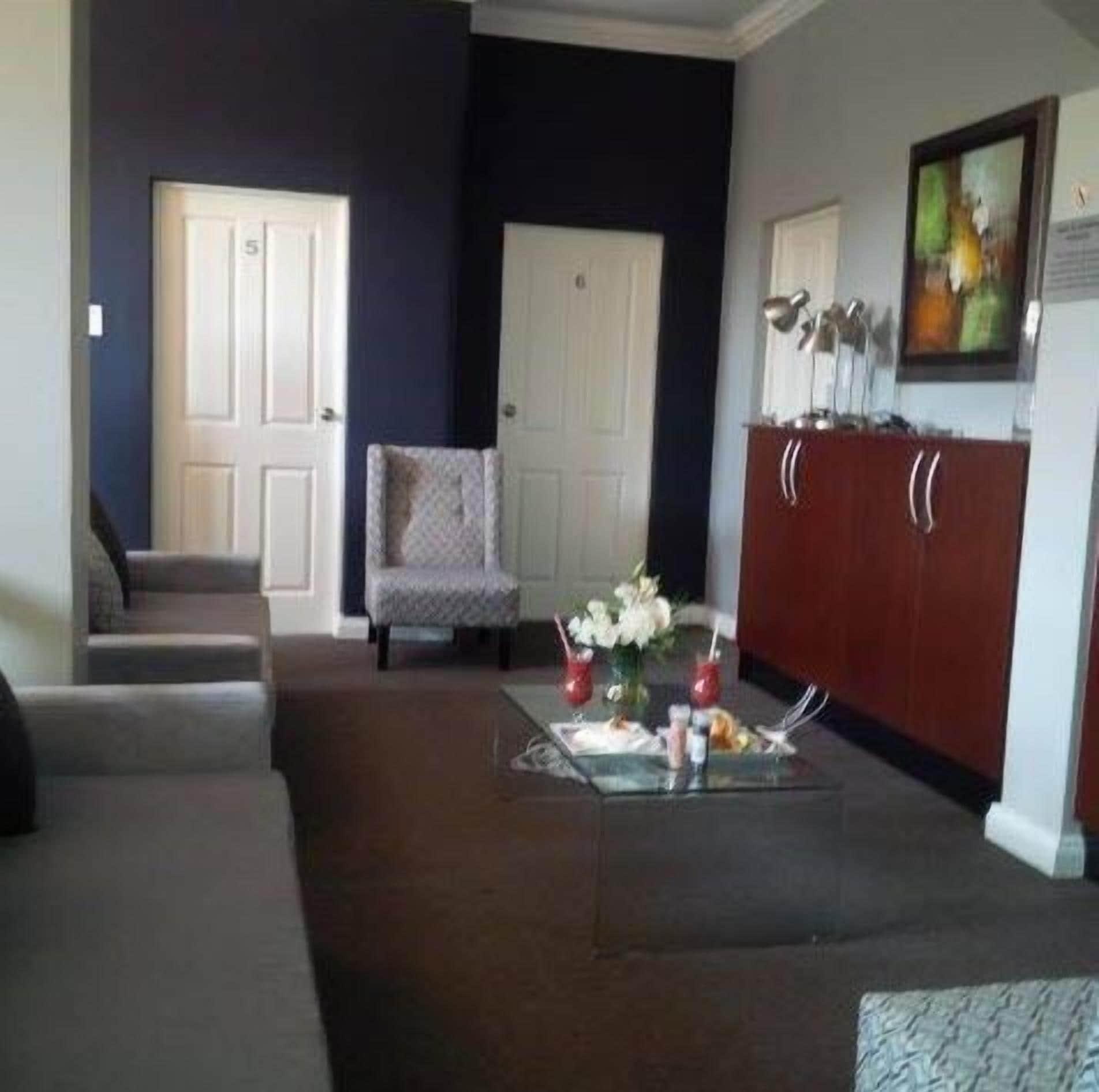 1St Class Manor B&B 2/23