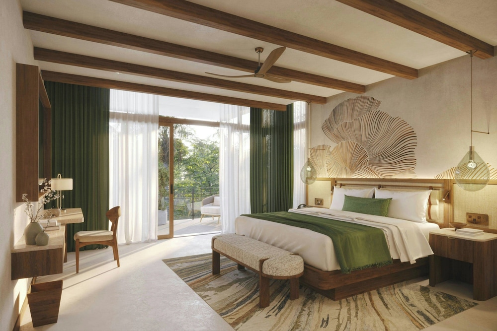 Griffin, Master, Suite, King Bed, Tropical View
