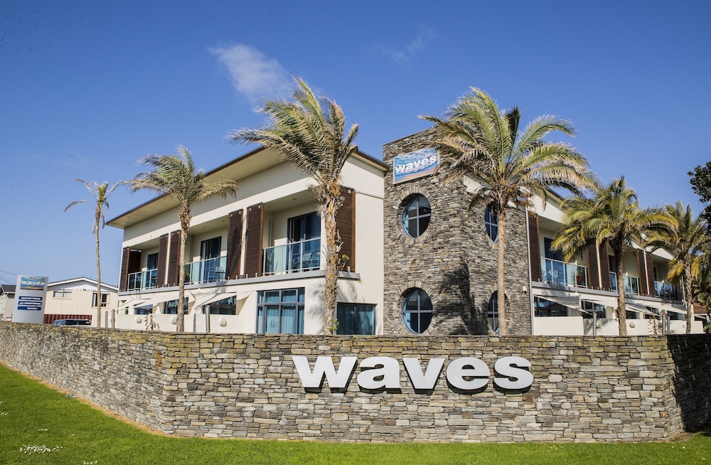 Waves Motel 42/46
