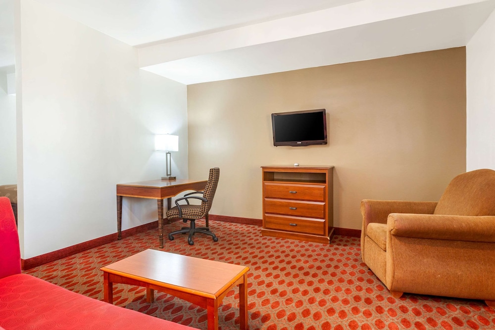 Quality Inn & Suites Goodyear - Phoenix West 28/42