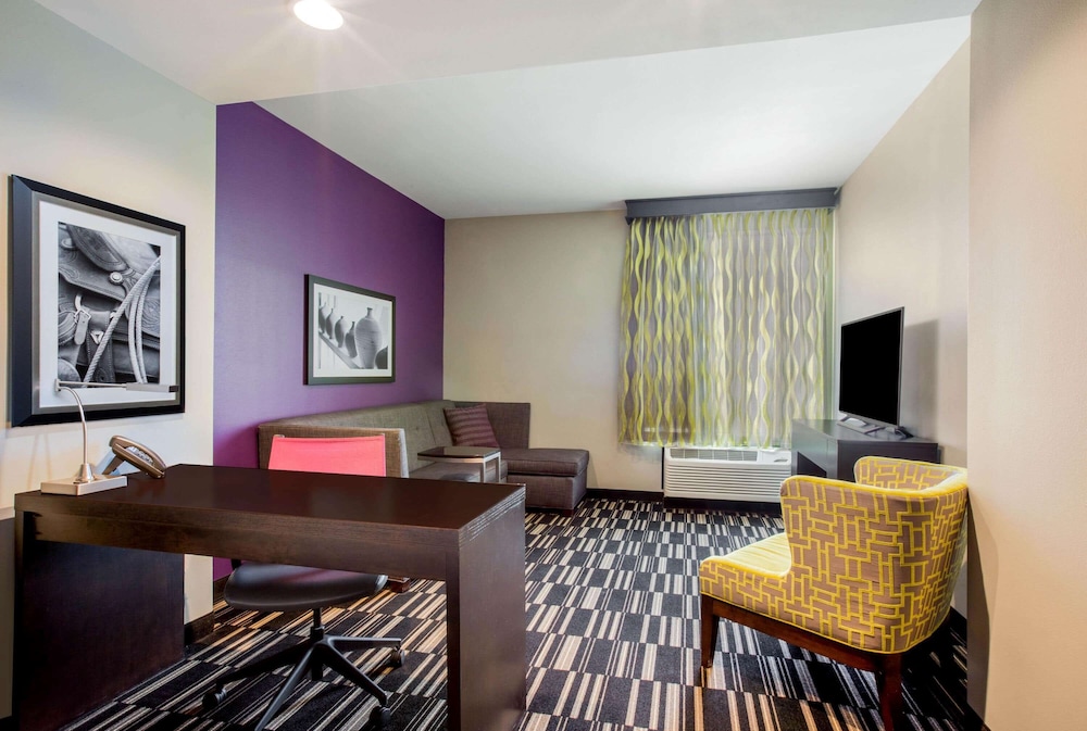 La Quinta Inn And Suites By Wyndham Mcallen Convention Center 32/56