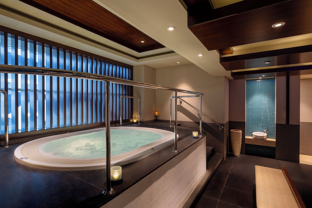 swimming pool spa
