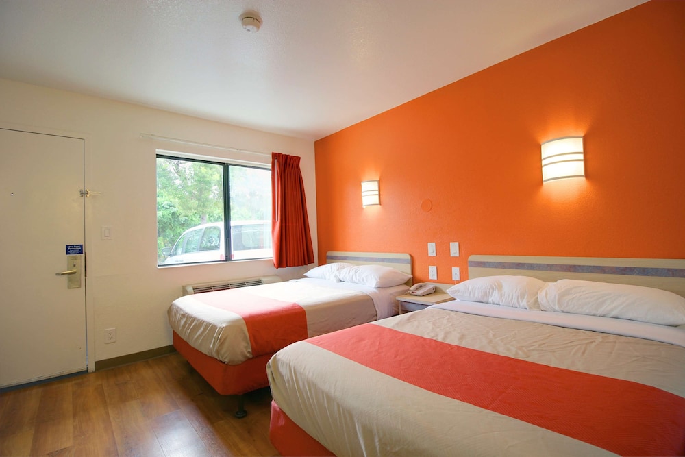 Motel6 Lantana/West Palm Beach, FL 26/60