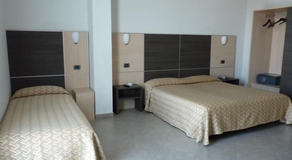 Hotel Lux Modena 15/65