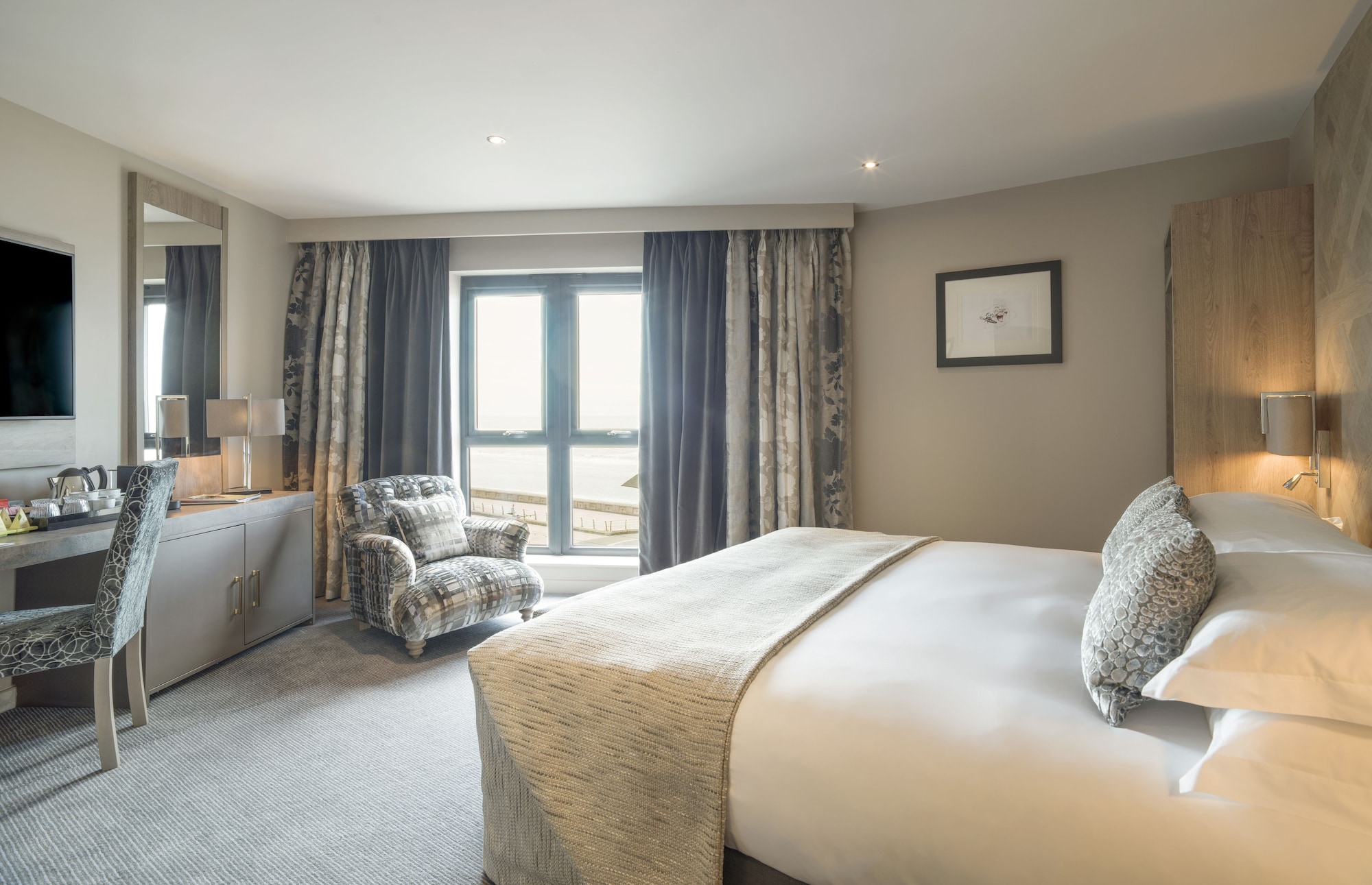 JUNIOR SUITE, KING BED, SEA VIEW