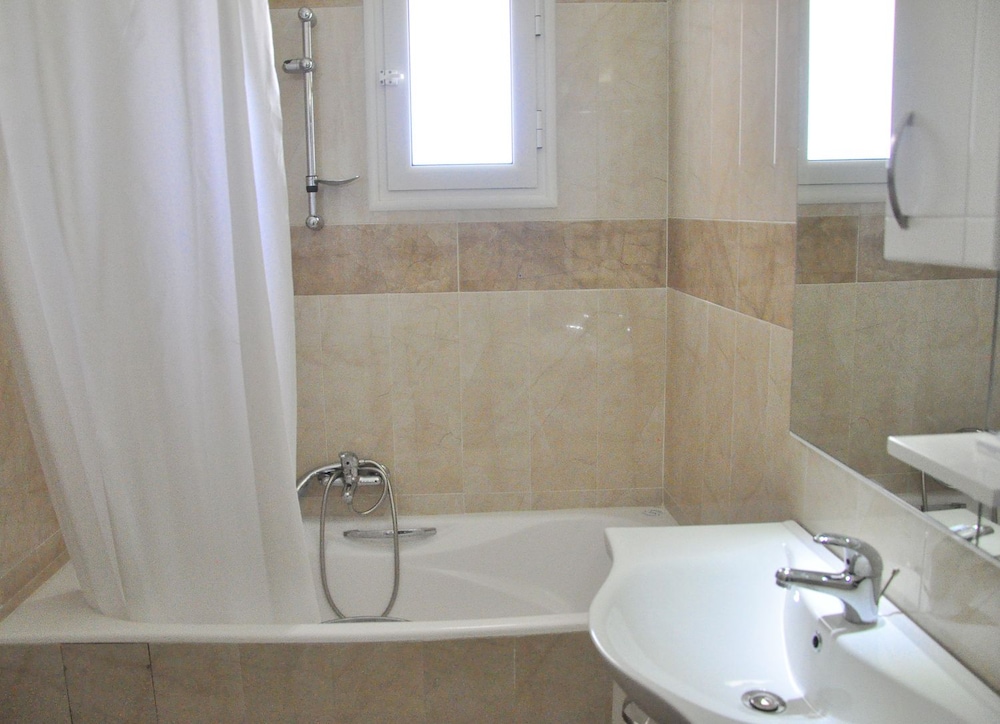 Room, Quadruple, 4 Beds, LES PALMES D'OR 2/2