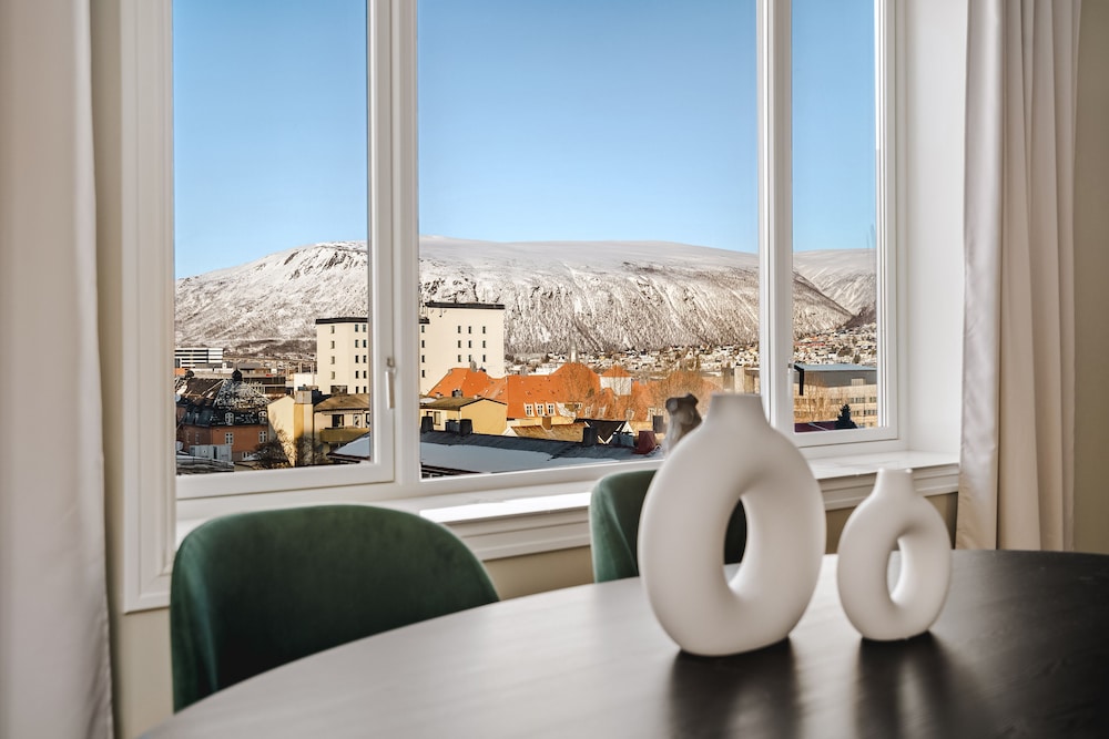 Enter St Elisabeth Suites 47/50