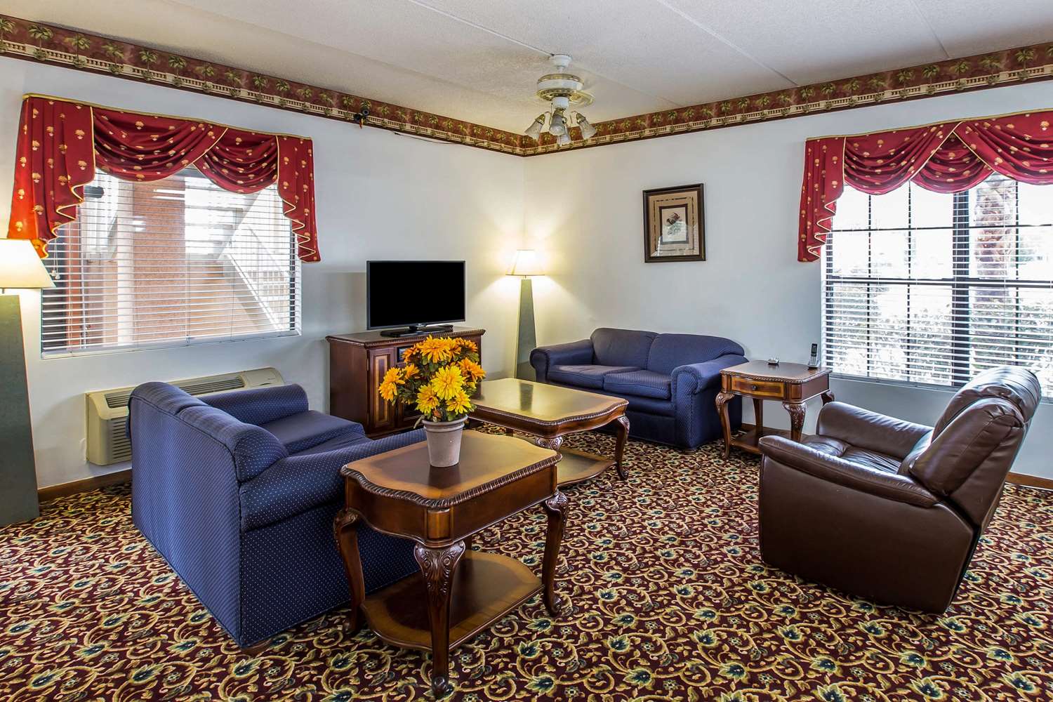 Econo Lodge Inn & Suites Albany North 25/41