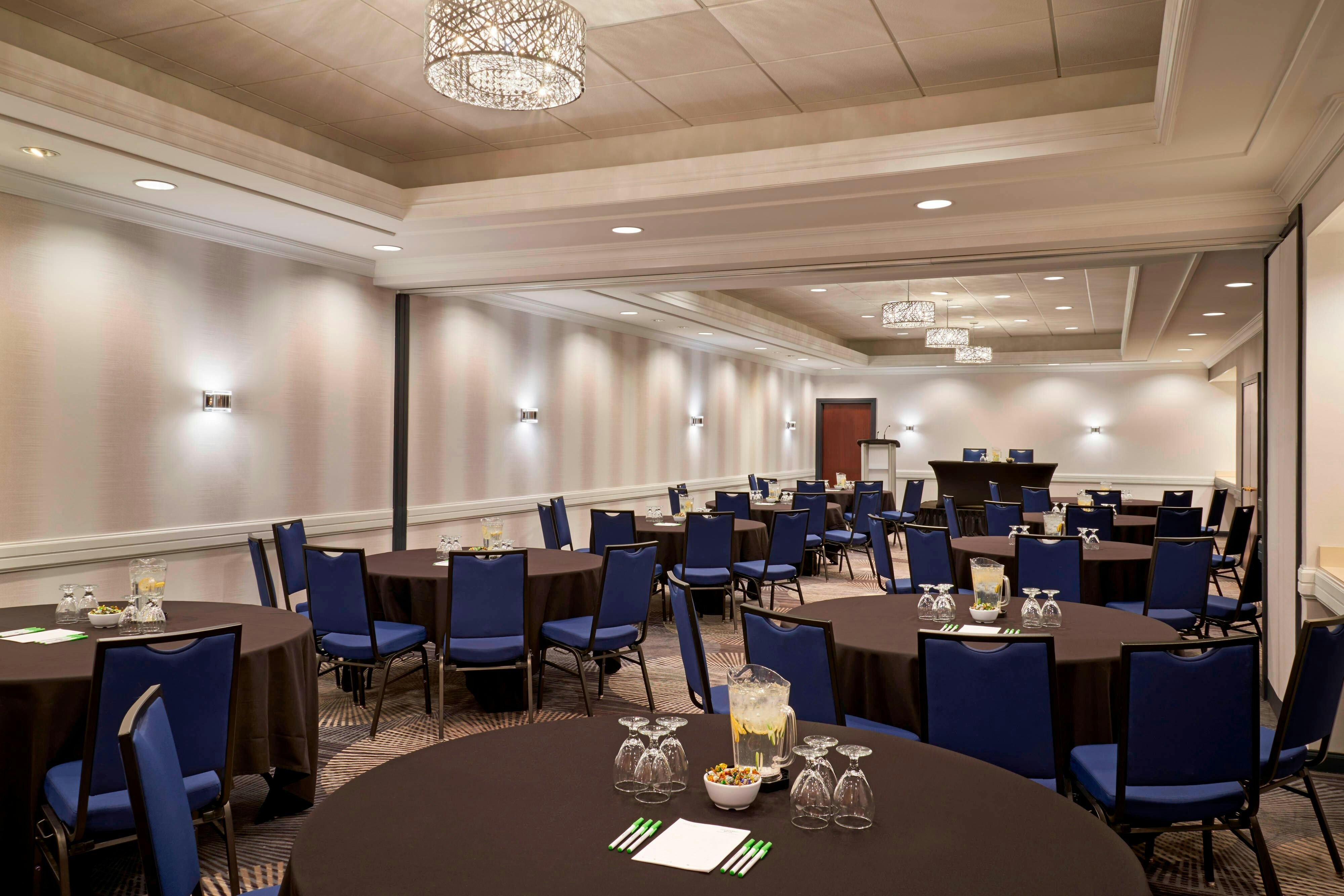 Courtyard By Marriott Downtown Toronto 20/25
