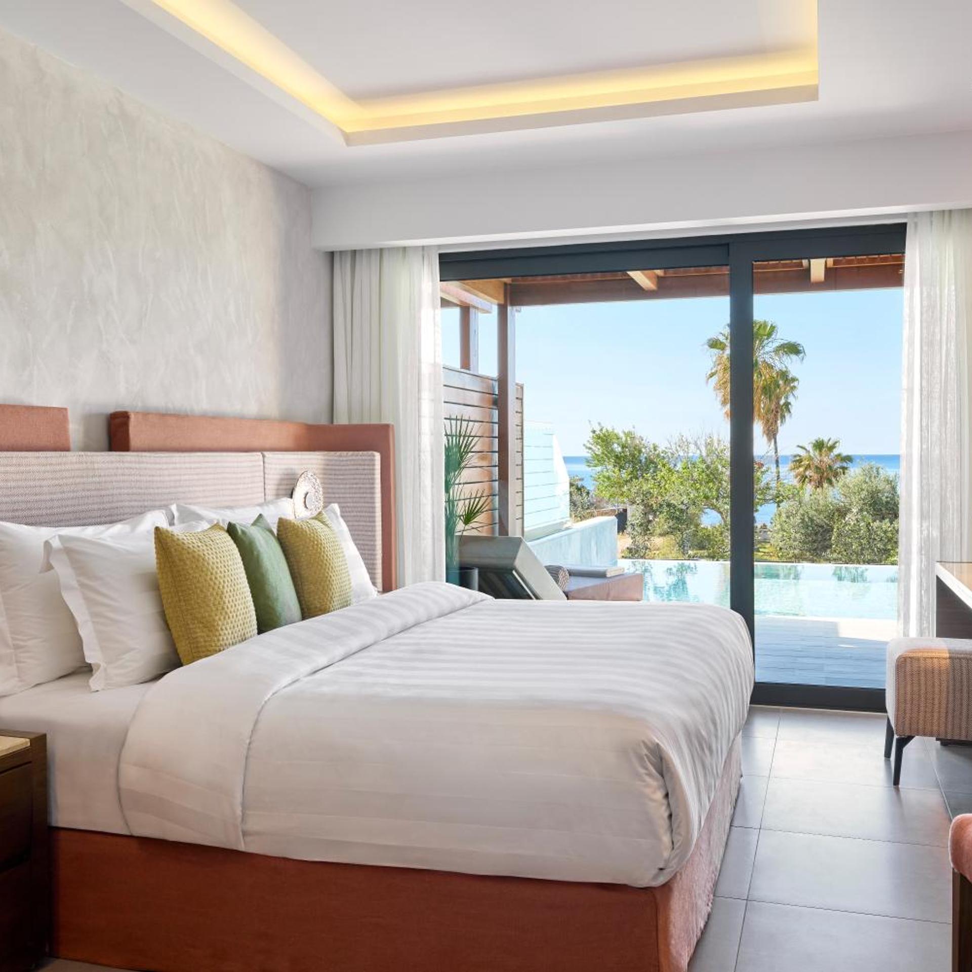 JUNIOR SUITE, PARTIAL SEA VIEW, PRIVATE POOL