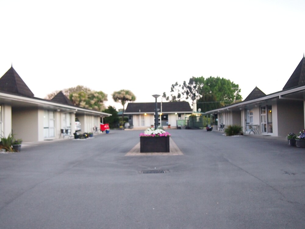 Montana Lodge Motel 40/50