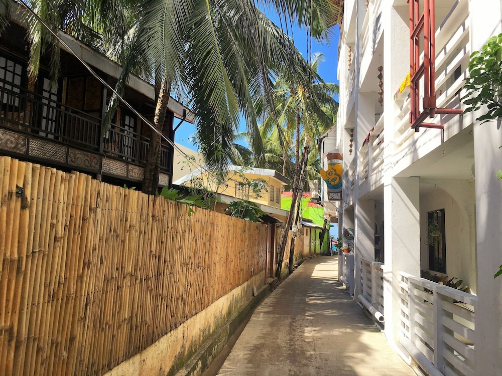 Luxx Boutique Boracay 71/72