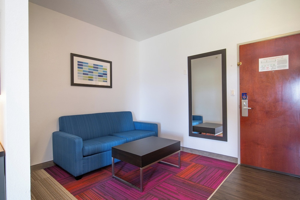 Holiday Inn Express Hotel Suites Bedford 36/53
