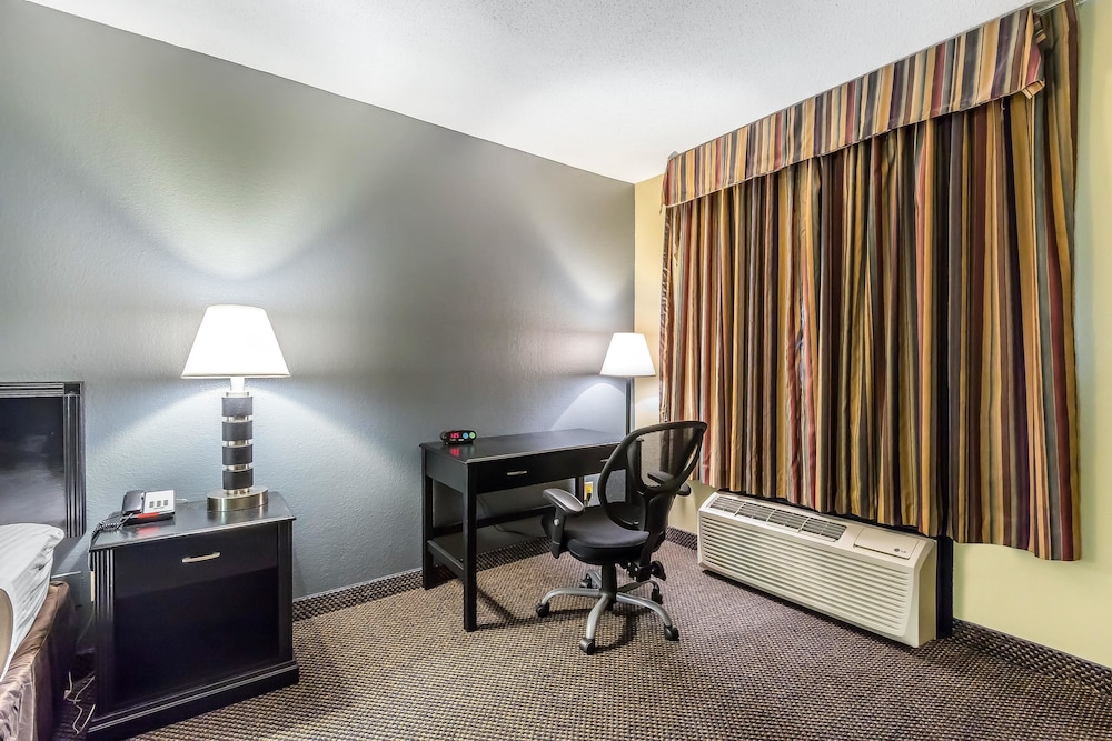 Econo Lodge Martin 28/29