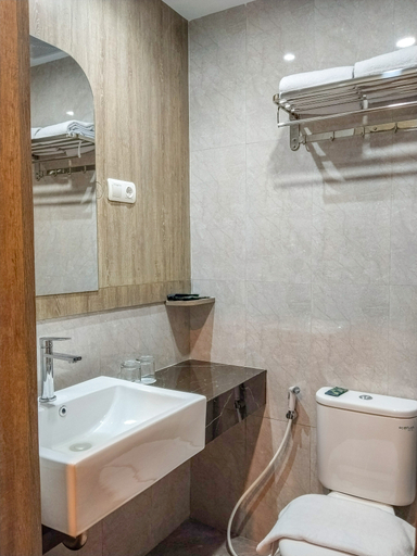 Front One Luxe Hotel Solo 10/11