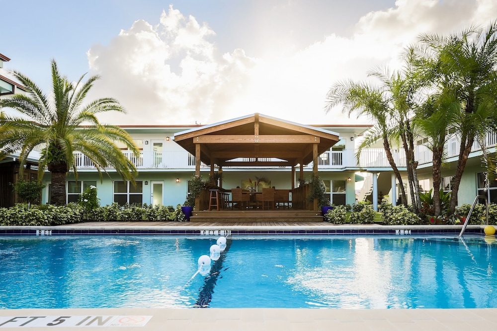 Sun Dek Beach House 1/56