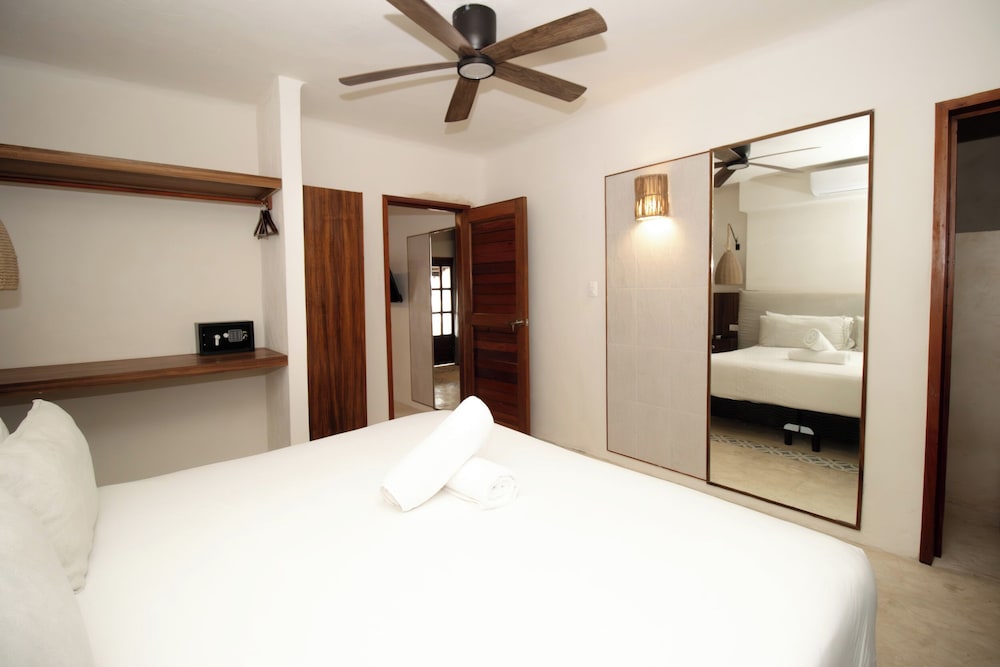 1 Bedroom, Suite, King Bed, Ocean Front, Sofa