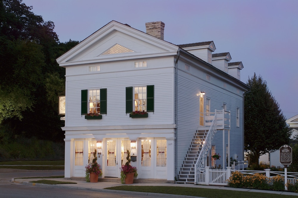 The Rochester Inn, A Historic Hotel 1/70