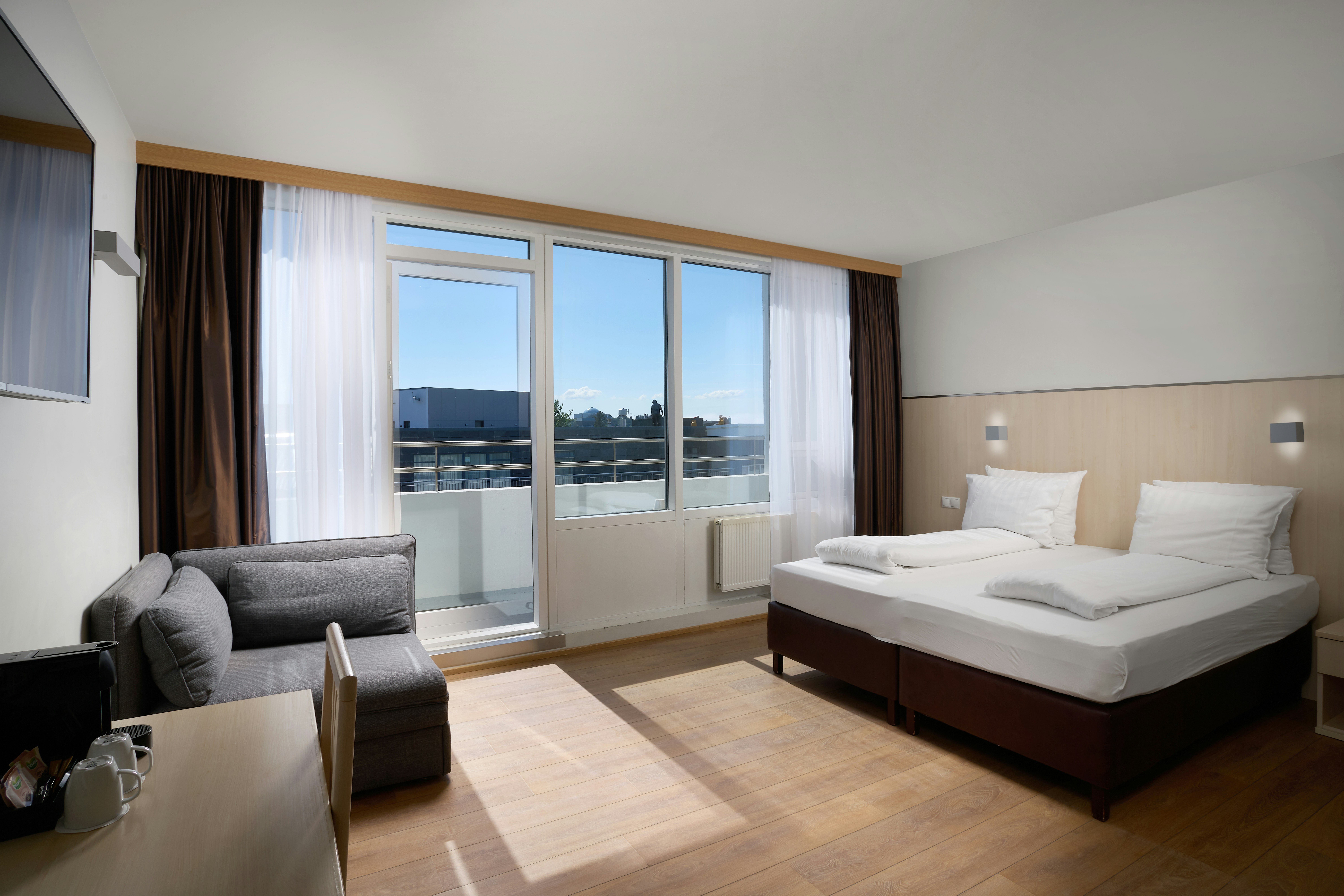 SUPERIOR, DOUBLE OR TWIN BED