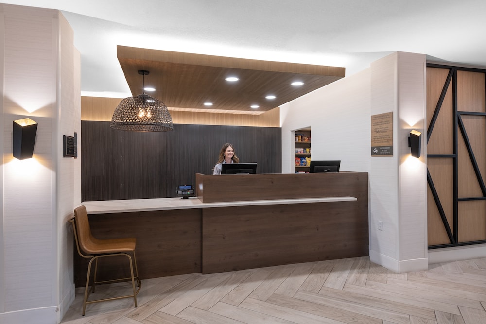 Staybridge Suites Phoenix-Glendale 8/65