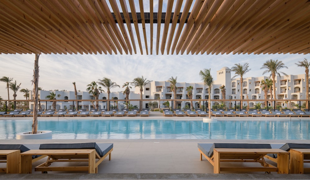 Serry Beach Resort 41/68
