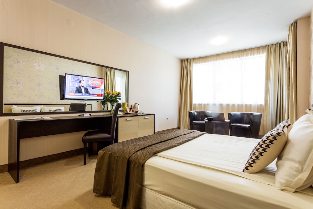 City Avenue Hotel 11/50