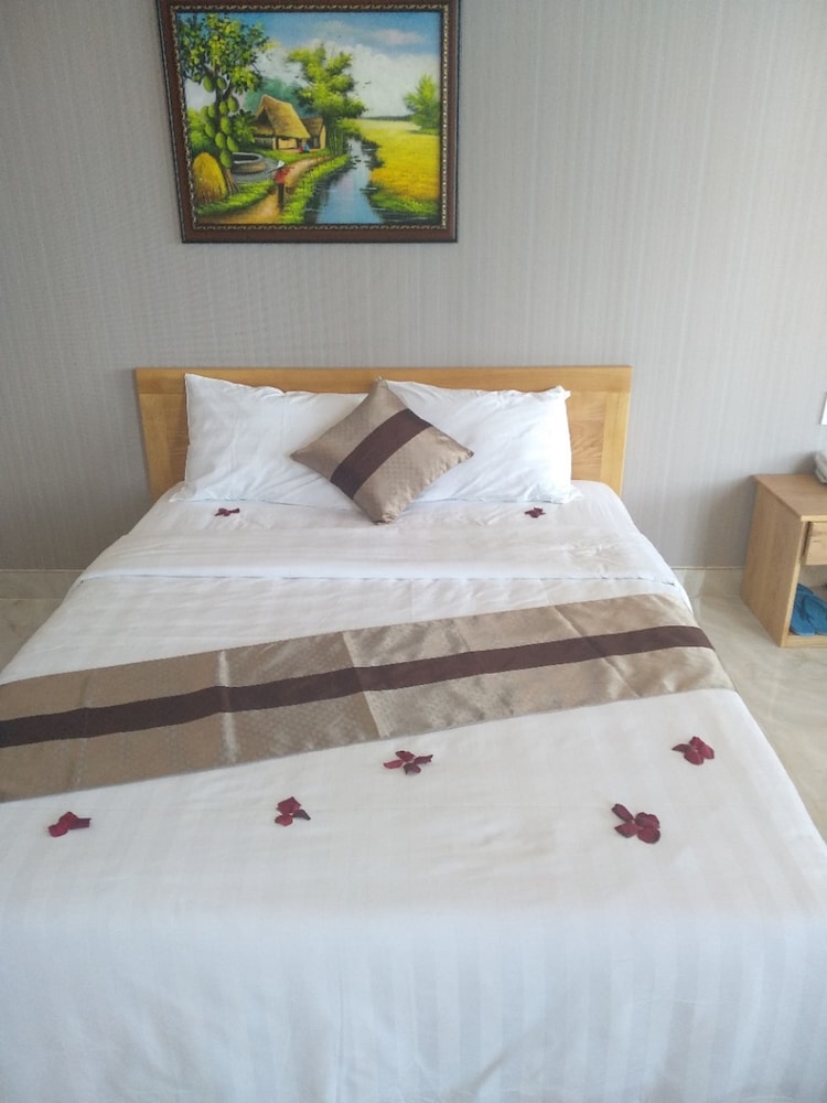 Ngoc Hanh Beach Hotel 11/75